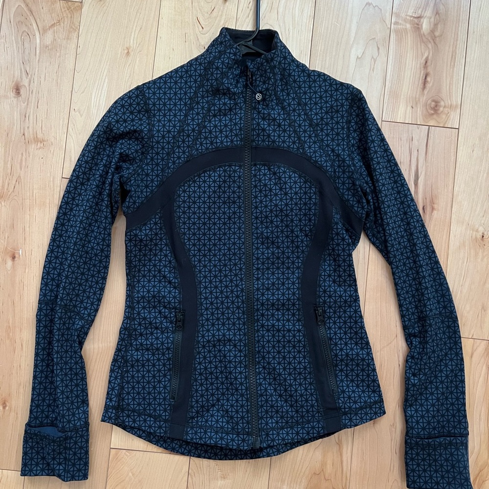 Lululemon Forme Jacket EUC Size 6